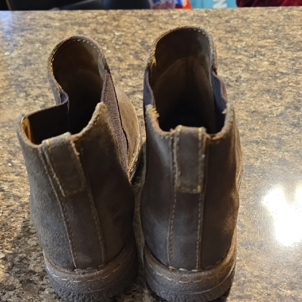 Women's Chelsea Ankle Boots in Brown Suede